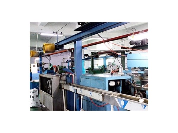 公司調產抗疫 生產口罩鼻梁條